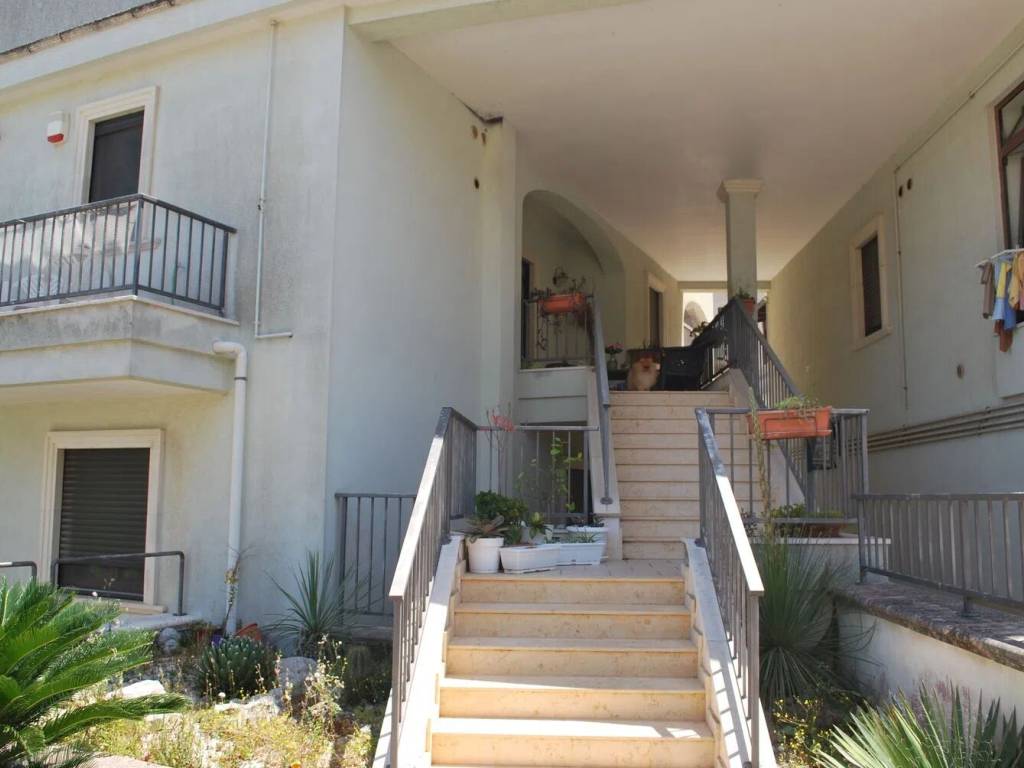 Appartamento a Cisternino in Via Giovanni Falcone E Paolo Borsellino, 10 - Foto 2