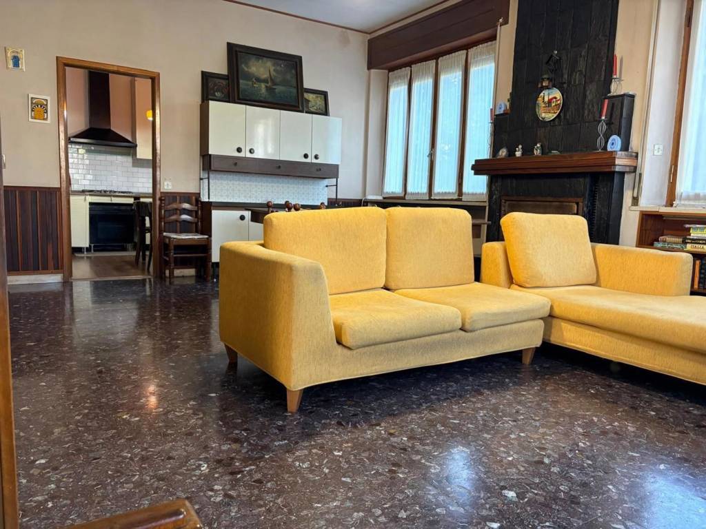 Casa indipendente a Lugagnano val d'arda in Viale Risorgimento, 21 - Foto 2