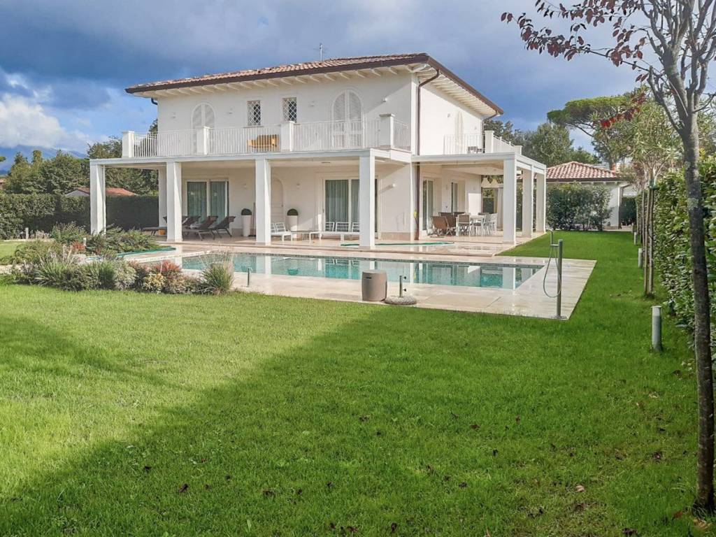 Villa a Pietrasanta in Via Cristoforo Colombo - Foto 2