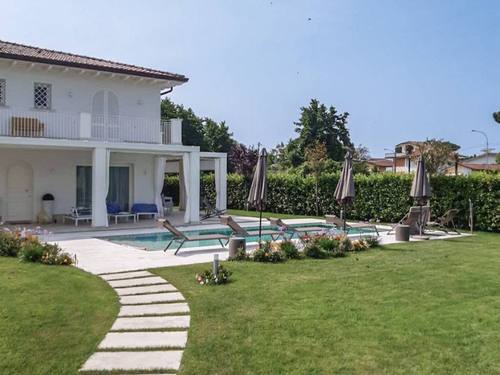 Villa a Pietrasanta in Via Cristoforo Colombo - Foto 3