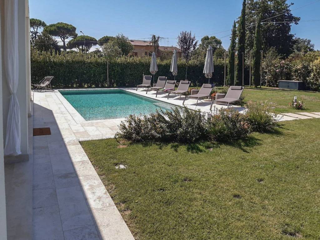Villa a Pietrasanta in Via Cristoforo Colombo - Foto 4