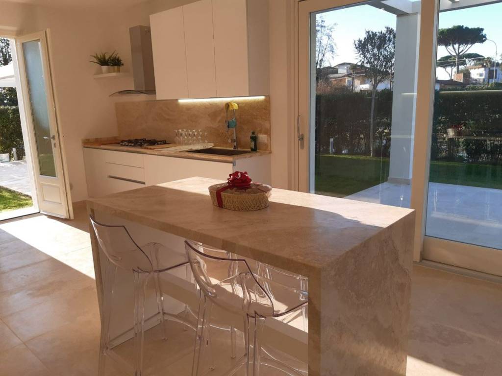 Villa a Pietrasanta in Via Cristoforo Colombo - Foto 5
