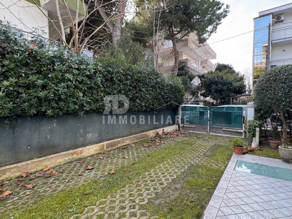 Appartamento a Riccione in Viale Luigi Settembrini, 54 - Foto 2