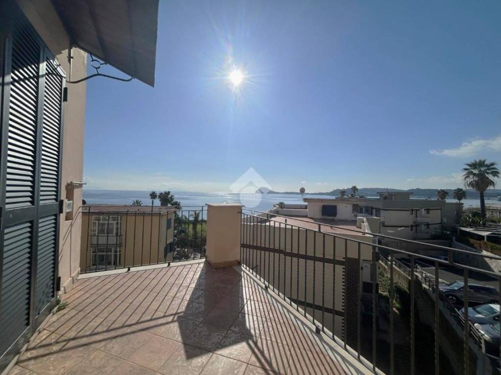 Appartamento a Pozzuoli in Via Miliscola, 133 - Foto 2