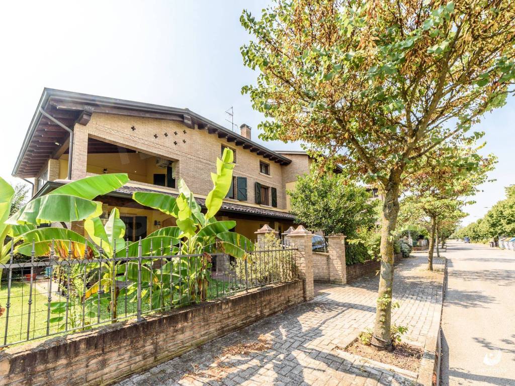 Villa a Castelfranco emilia in Via Cantastorie 6 - Foto 2