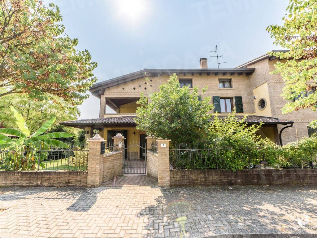 Villa a Castelfranco emilia in Via Cantastorie 6 - Foto 3