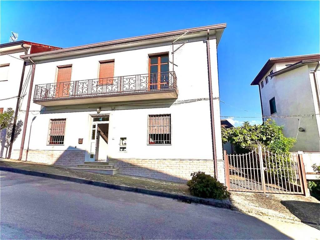 Villa a Taurasi in Via Dei Martiri - Foto 2
