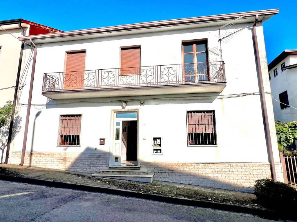 Villa a Taurasi in Via Dei Martiri - Foto 3