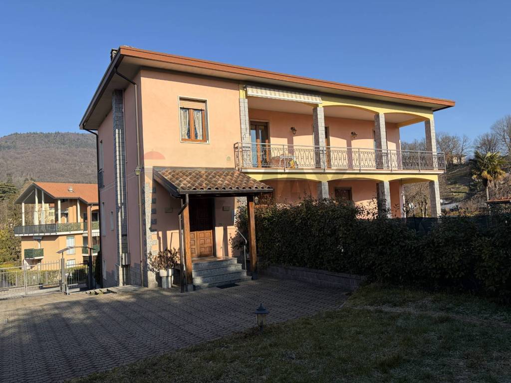 Appartamento a Viggiù in VIA SALVO D'ACQUISTO, 2 - Foto 2