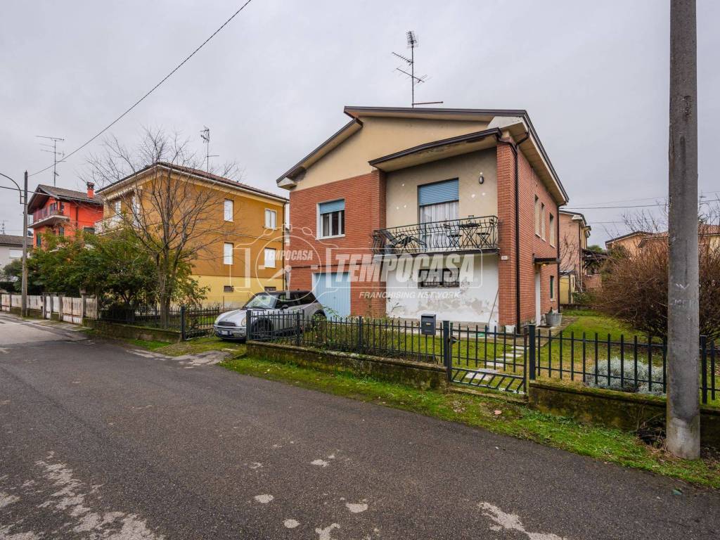 Villa a Scandiano in Via Ciro Menotti 20 - Foto 5