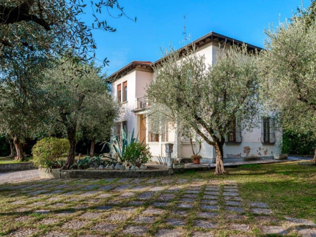 Villa a Salò in Via IV Novembre, 24 - Foto 2