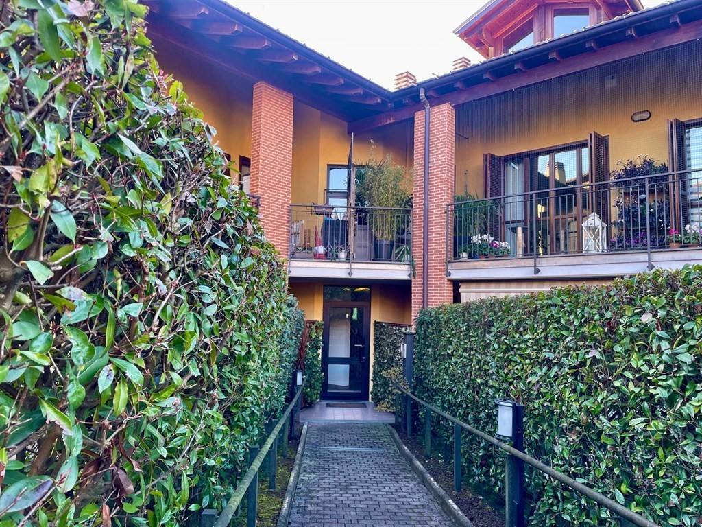Appartamento a Azzate in Via Del Fontanone - Foto 3