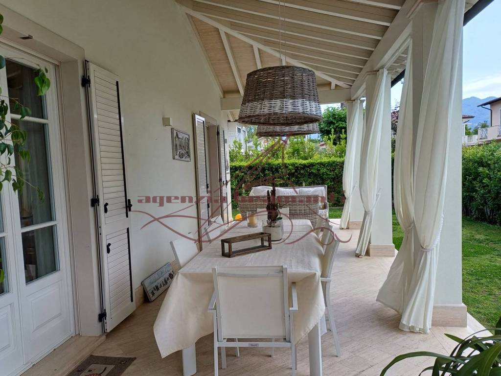 Villa a Forte dei marmi in Via Duca degli Abruzzi - Foto 2