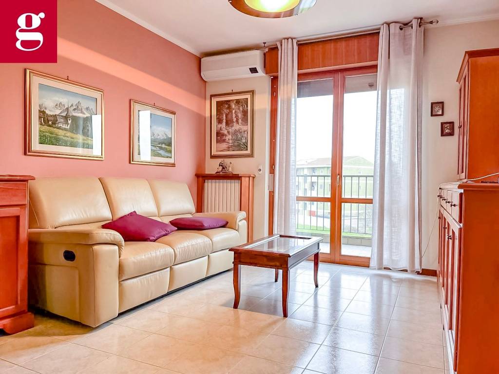 Appartamento a Bareggio in Via Monte Grappa, 61 - Foto 2