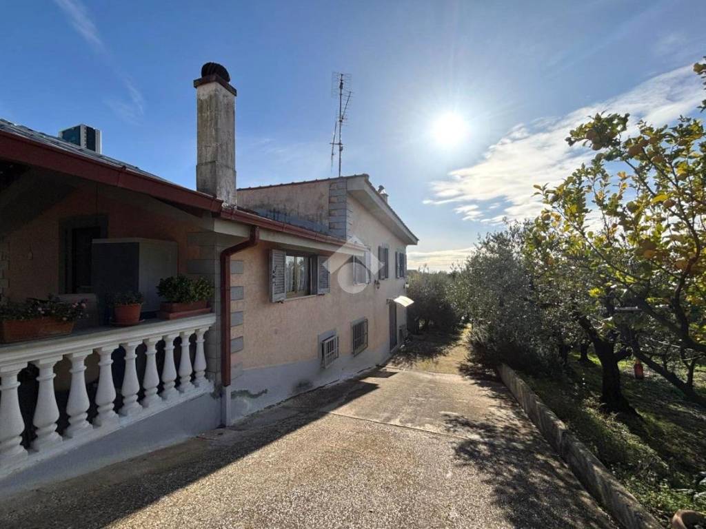 Villa a Cori in Via Cori Cisterna, 71 - Foto 2