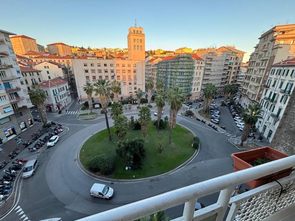 Appartamento a Savona in Piazza Aurelio Saffi - Foto 5