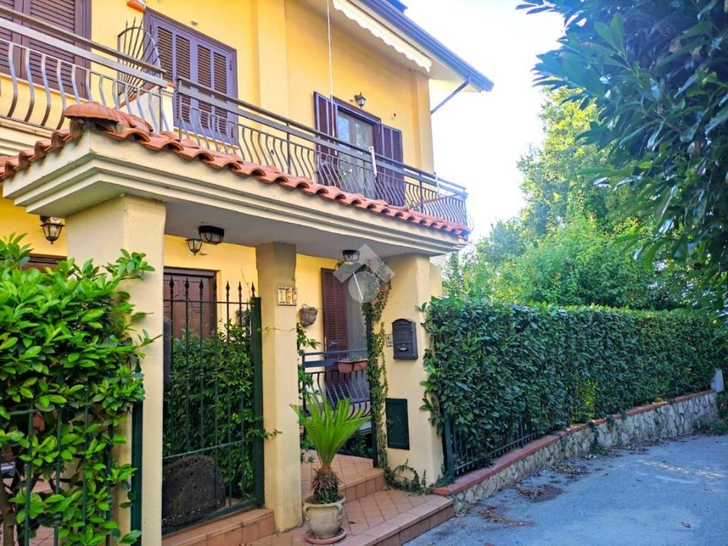 Villetta a schiera a Santo stefano del sole in Via Macchie - Foto 2