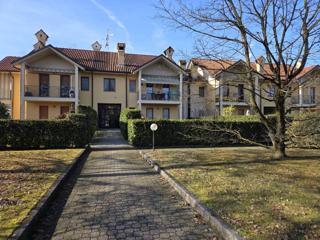 Appartamento a Oleggio castello in Via Monte Pasubio - Foto 2