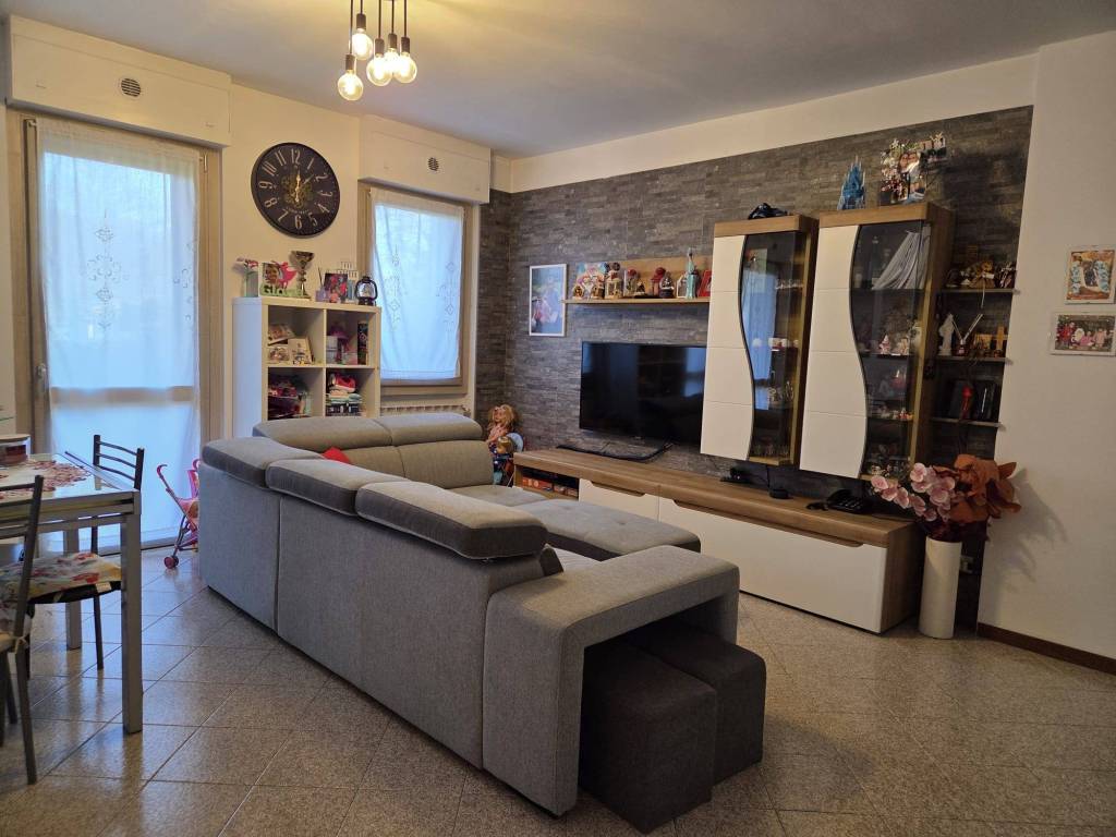 Appartamento a Oleggio castello in Via Monte Pasubio - Foto 3