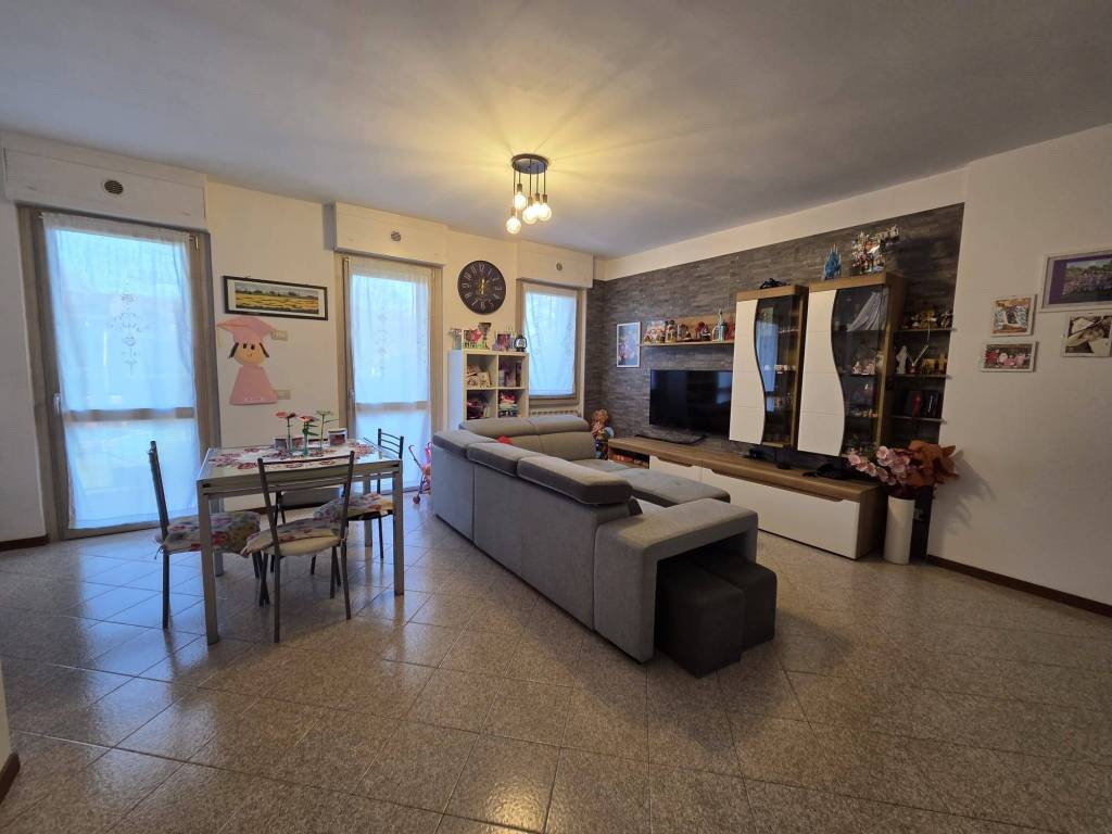 Appartamento a Oleggio castello in Via Monte Pasubio - Foto 5