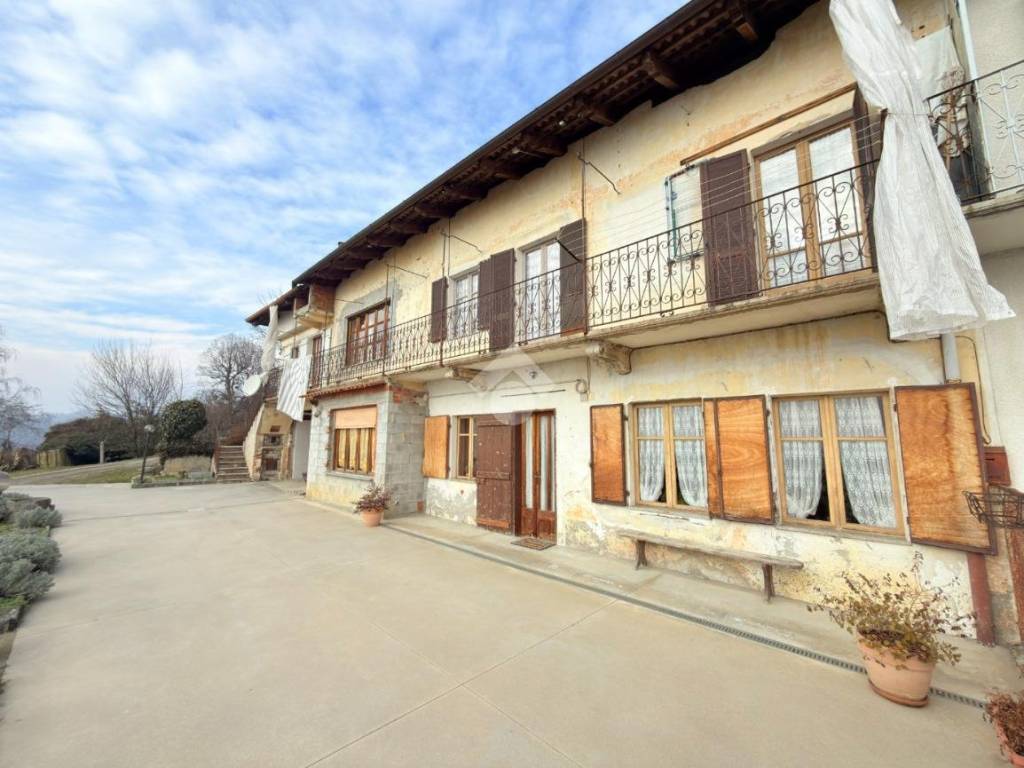 Casa indipendente a Castellamonte in Strada Crosa, 23 - Foto 2