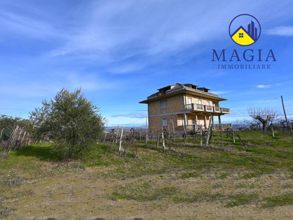 Casa indipendente a Folignano in CONTRADA ROCCA DI MORRO - Foto 2