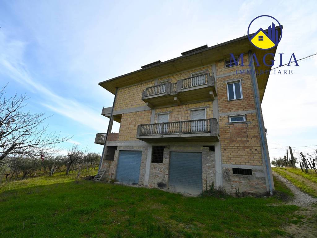 Casa indipendente a Folignano in CONTRADA ROCCA DI MORRO - Foto 4
