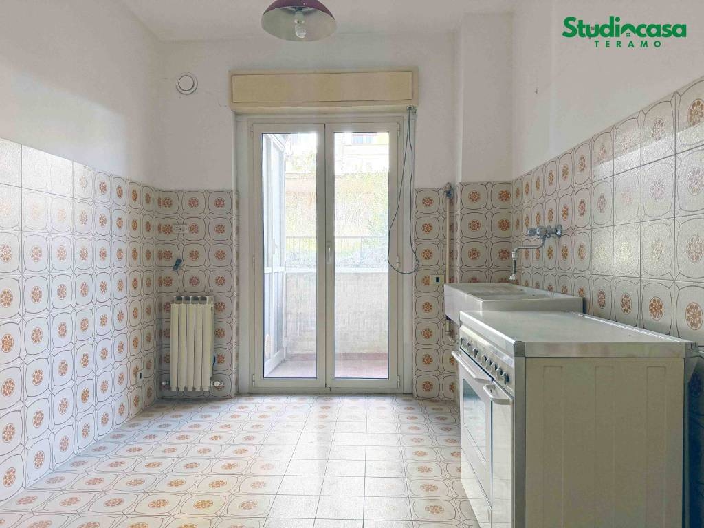 Appartamento a Teramo in Via Giuseppe Spataro, 5 - Foto 4