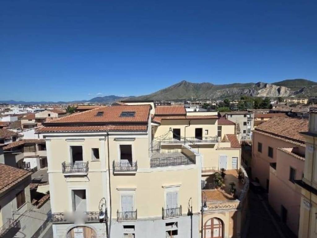 Casa indipendente a Curti in Piazza Municipio - Foto 2