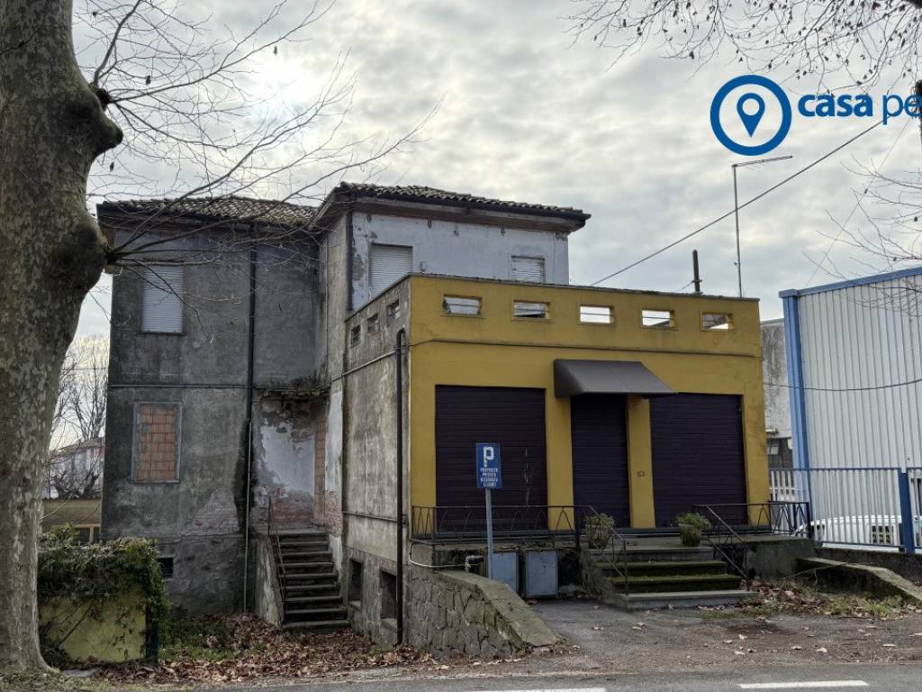 Casa indipendente a Rovigo in Viale Giovanni Amendola, 49 - Foto 2