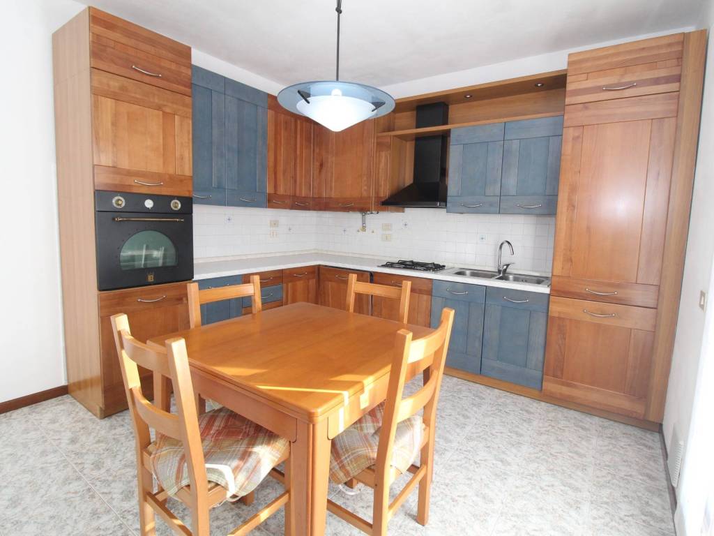 Appartamento a Castelgomberto in Via Regina Pacis - Foto 2