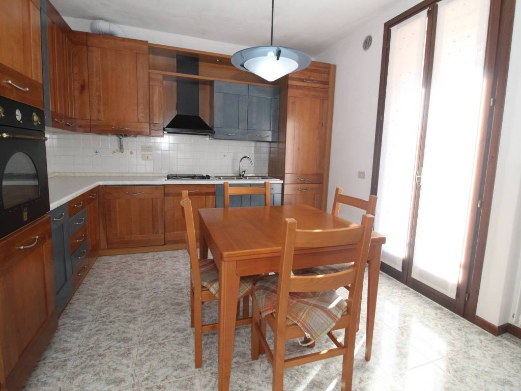 Appartamento a Castelgomberto in Via Regina Pacis - Foto 3