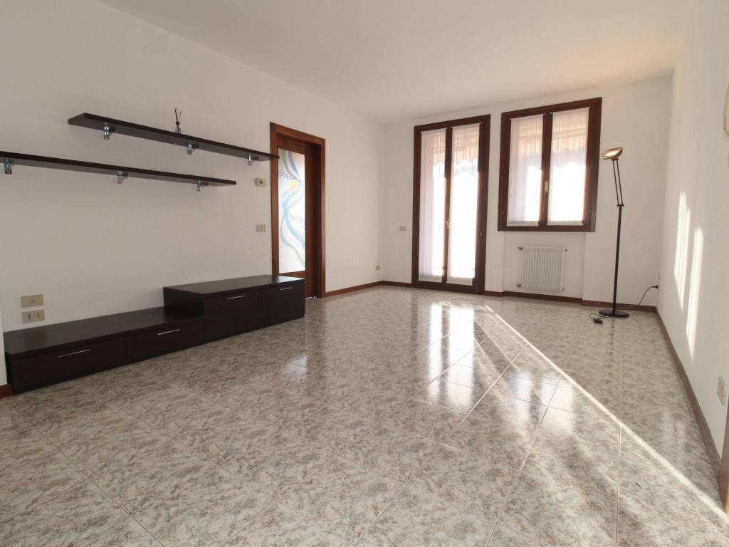 Appartamento a Castelgomberto in Via Regina Pacis - Foto 5