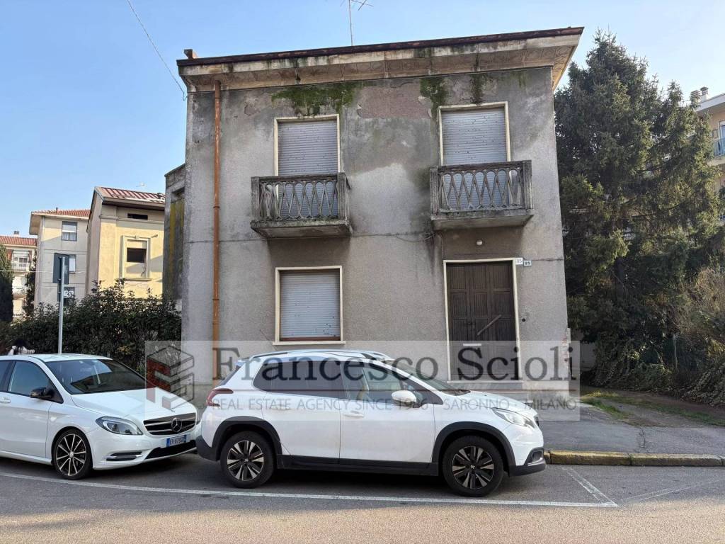 Casa indipendente a Saronno in Via Giuseppe Frua, 85 - Foto 2