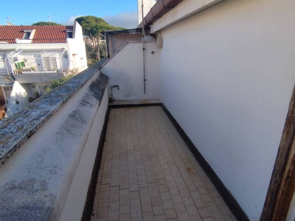 Attico / mansarda a Santa marinella in Via Padre Lorenzo van Eerenbeemt - Foto 2