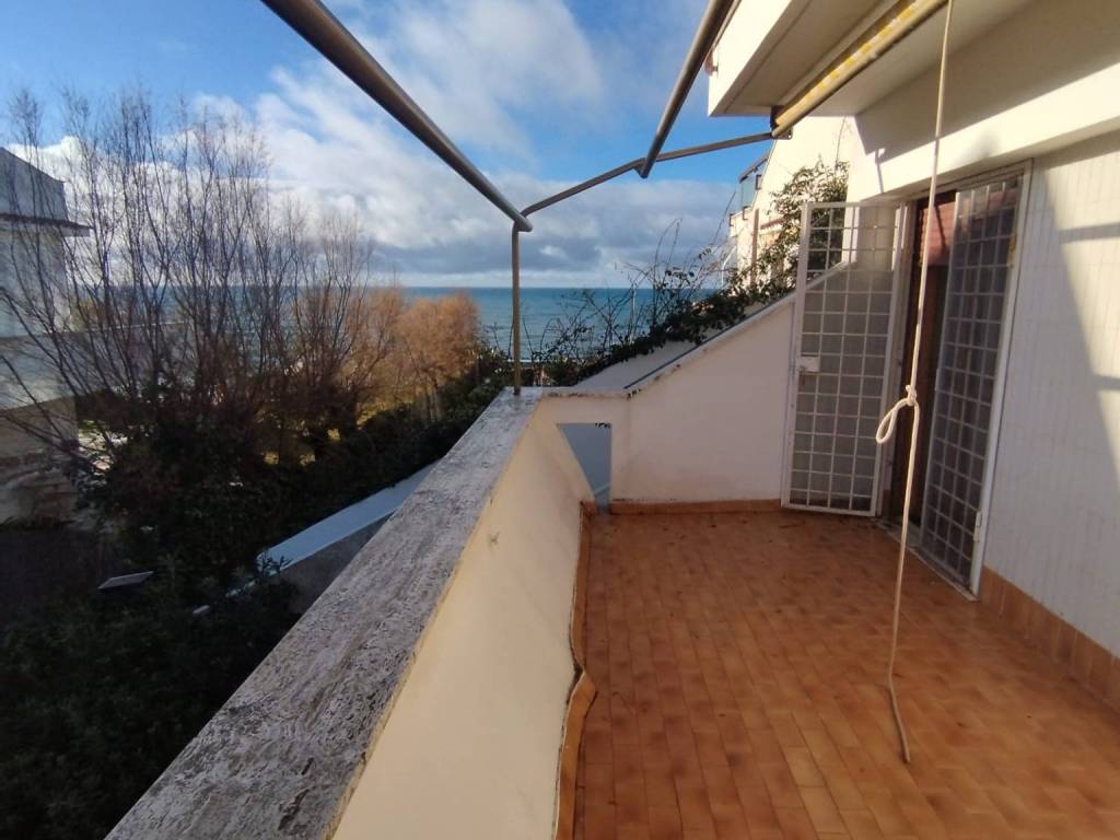 Attico / mansarda a Santa marinella in Via Padre Lorenzo van Eerenbeemt - Foto 5