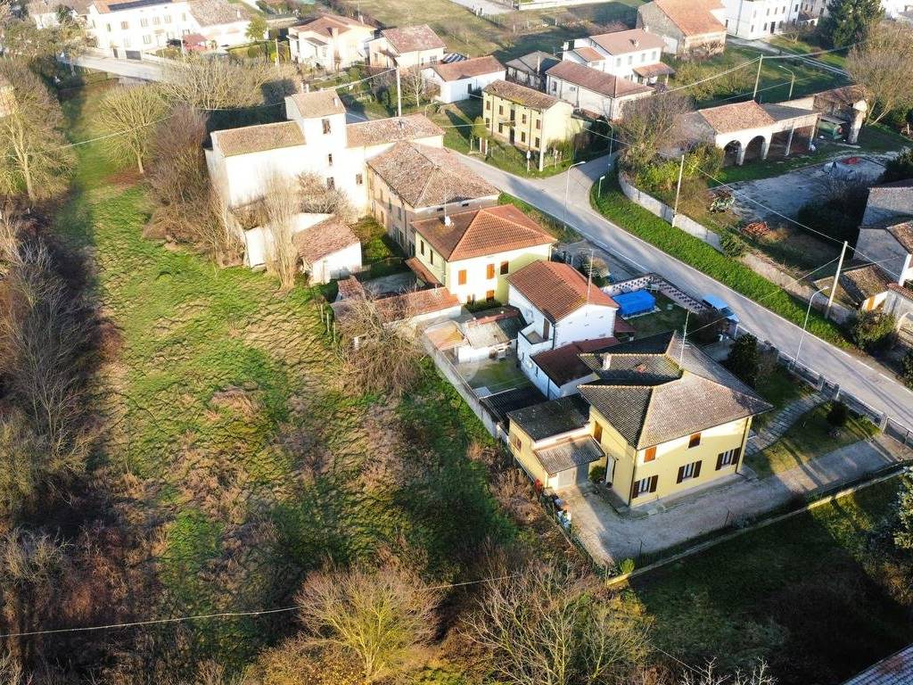Casa indipendente a Bagnolo san vito in Via Molinara, 17 - Foto 2