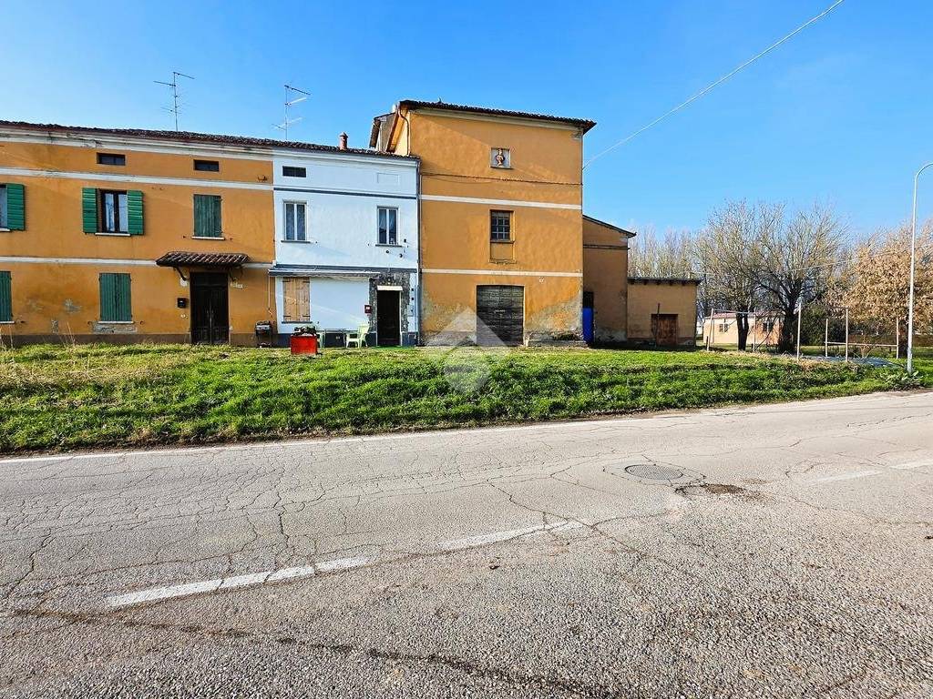 Casa indipendente a Bagnolo san vito in Via Molinara, 17 - Foto 3