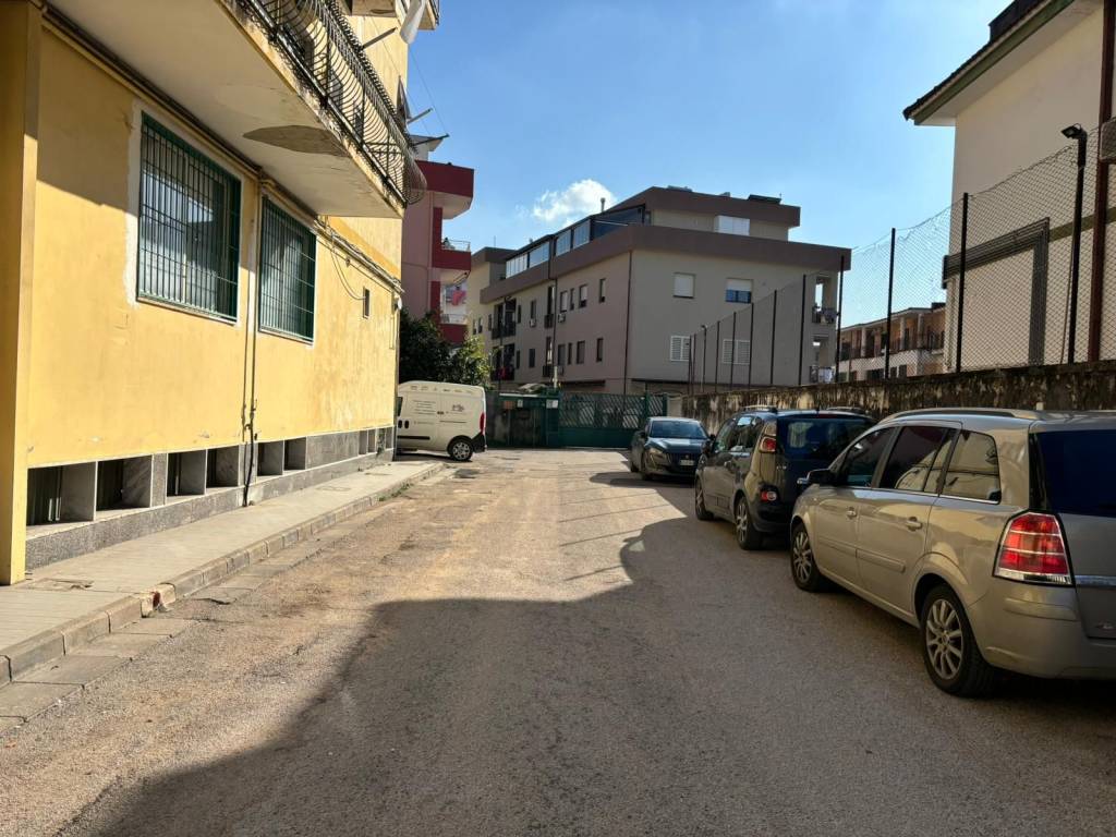Box / garage a Casalnuovo di napoli in Via Amalfi - Foto 3