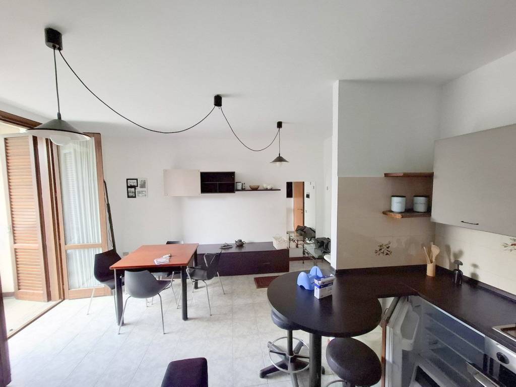 Appartamento a Cardano al campo in Via Giuseppe Garibaldi, 70 - Foto 4