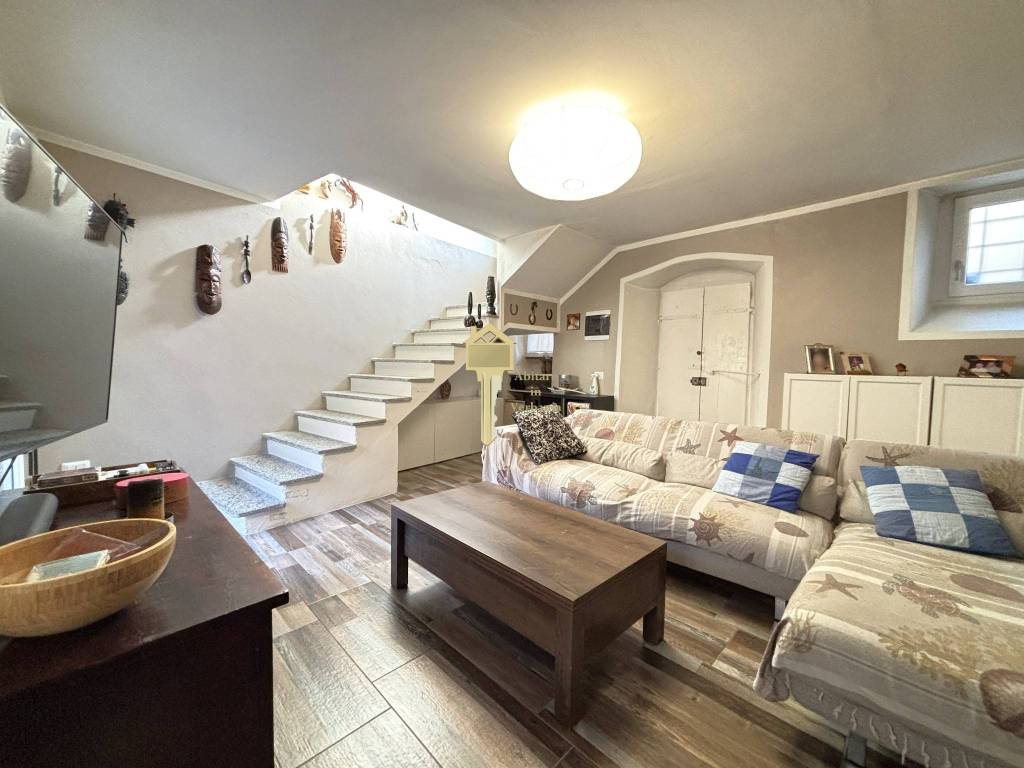 Casa indipendente a Cambiasca in Via Giuseppe Garibaldi - Foto 2