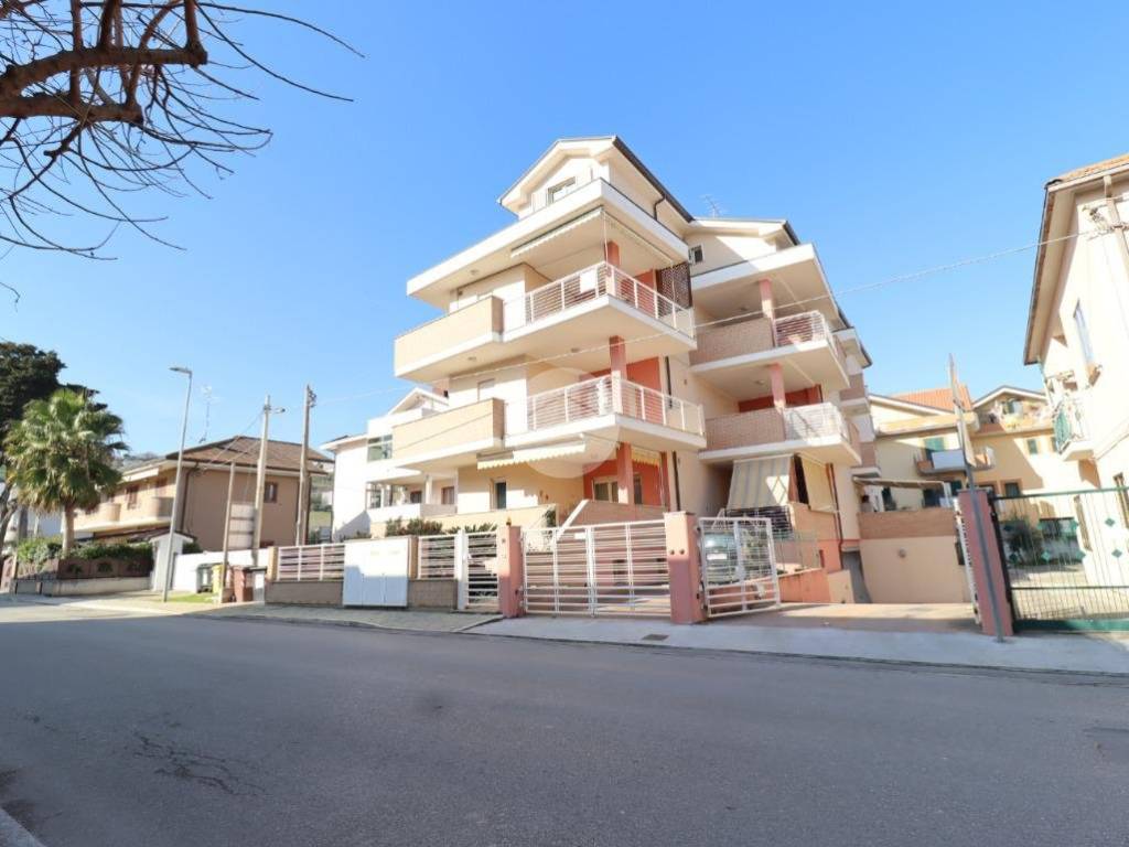 Appartamento a Giulianova in Via Montello, 47 - Foto 2