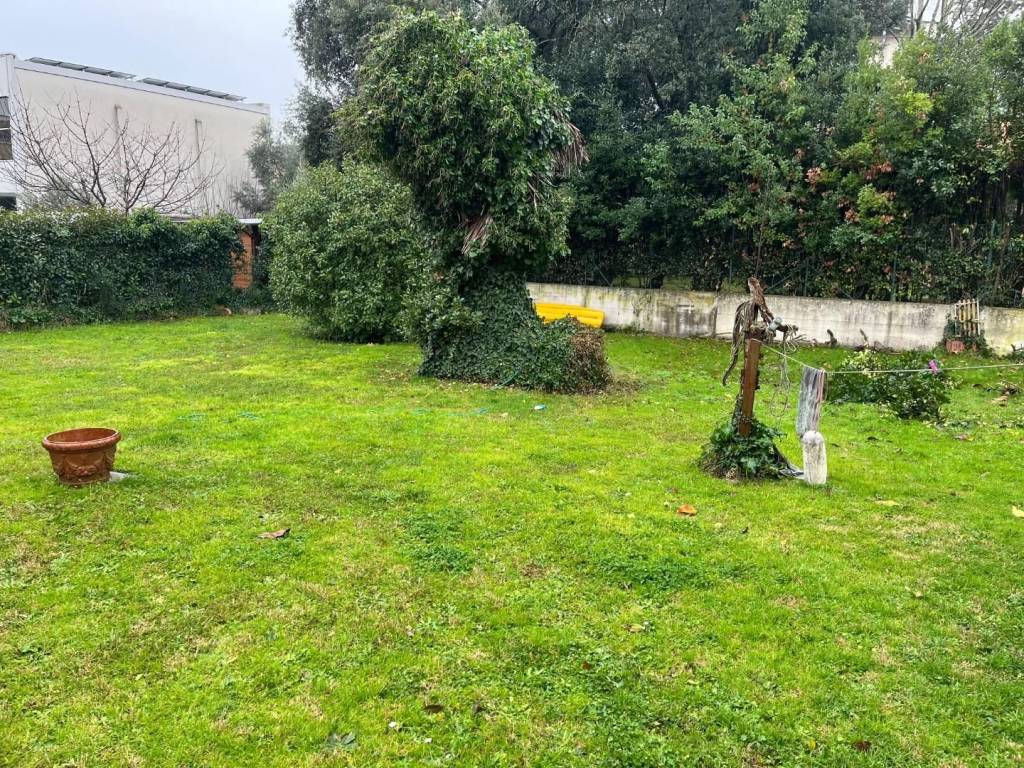 Villa a Lucca in Viale Castruccio Castracani, - Foto 4