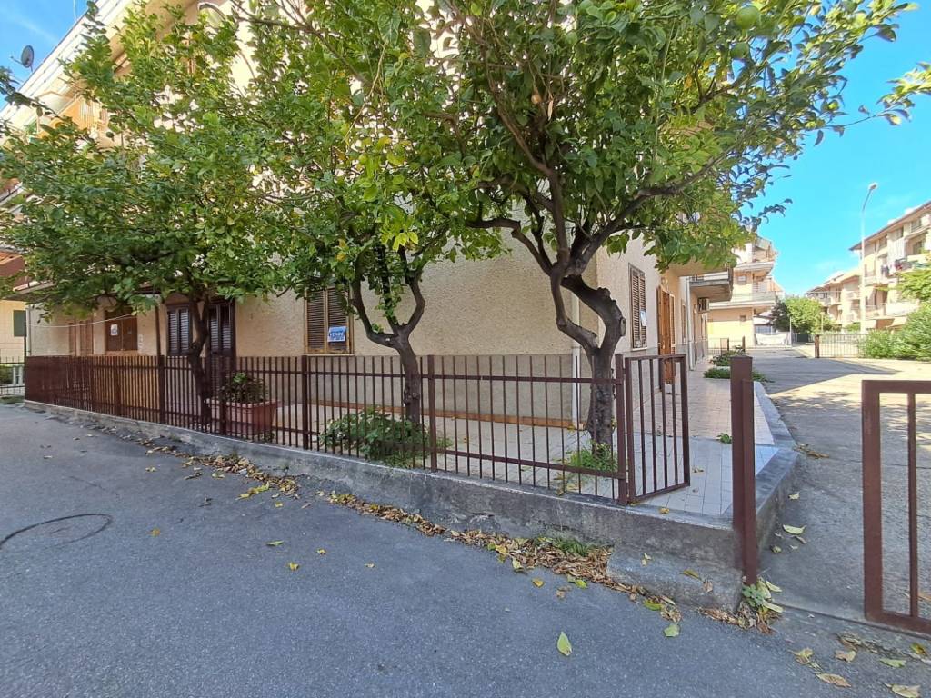 Appartamento a Roseto capo spulico in Via Taranto, 9 - Foto 2