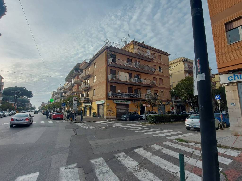 Appartamento a Pomezia in Via Urbano Rattazzi, 3 - Foto 2