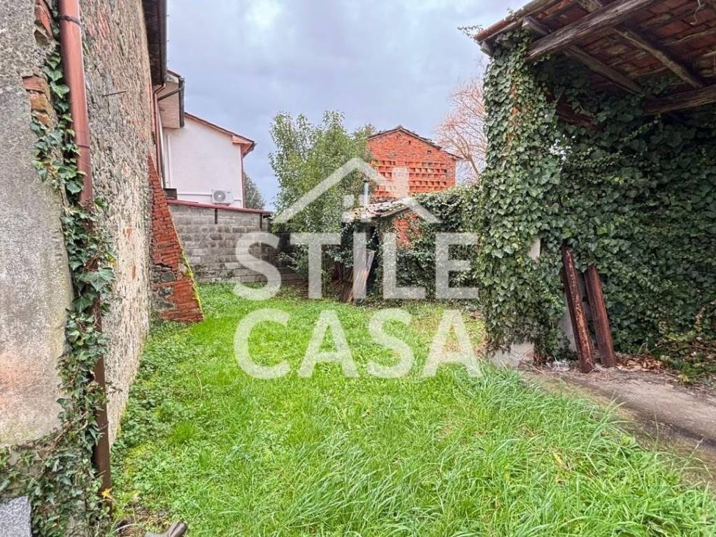 Casa indipendente a Pescia in Via Bianucci, , 34 - Foto 2