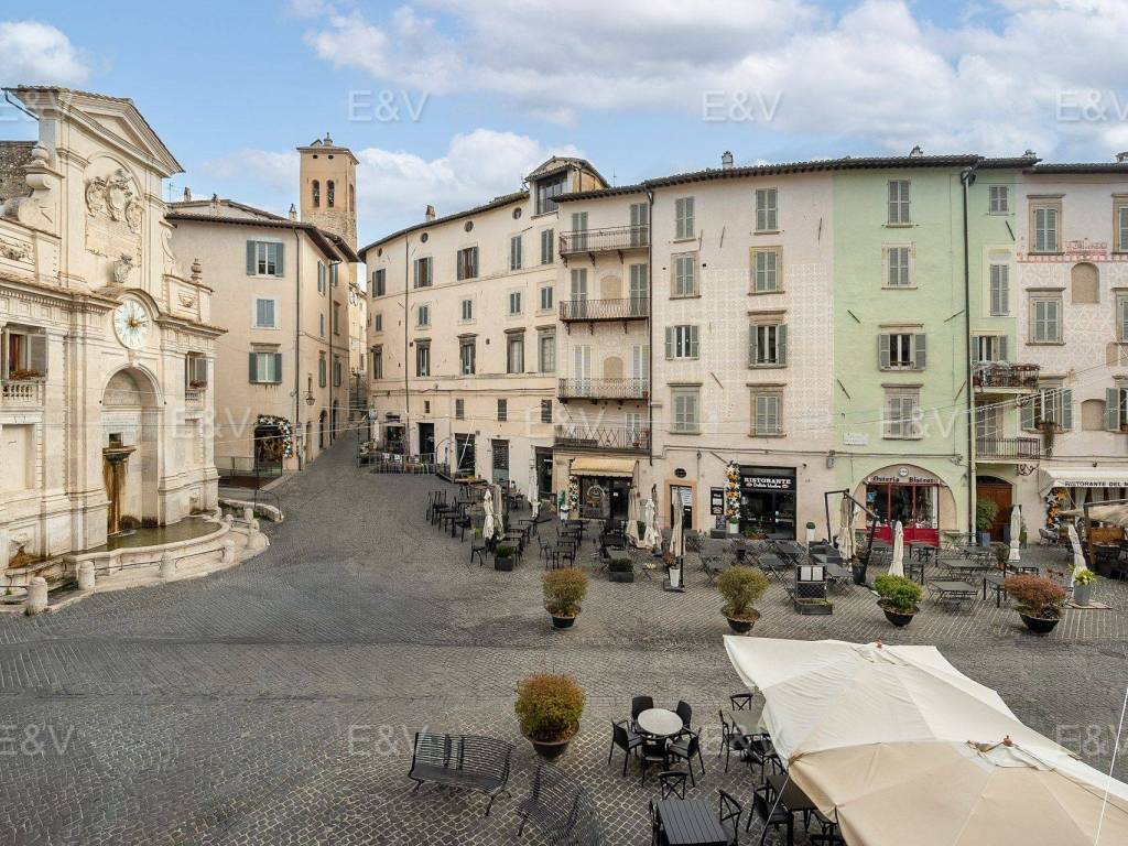 Appartamento a Spoleto in Piazza del Mercato - Foto 4