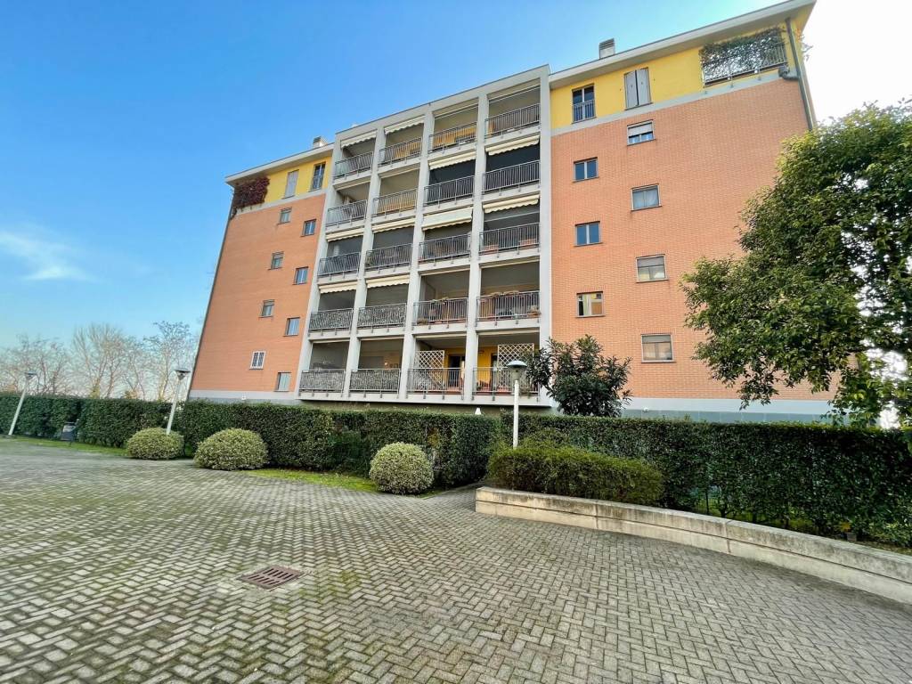 Appartamento a Buccinasco in Via Guido Rossa, 30 - Foto 2