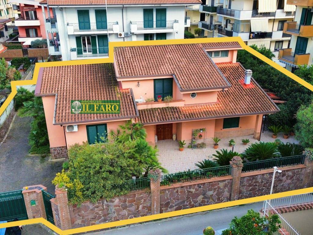 Villa a Giugliano in campania in Via Innamorati - Foto 2