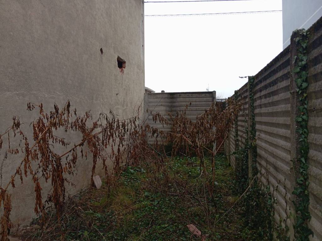 Rustico / casale a Vanzaghello in Via Ippolito Nievo, 2 - Foto 5